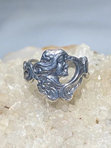 LADY FACE RING SIZE 6.25 ART DECO BAND FLORAL ART NOUVEAU STERLING SILVER WOMEN: LADY FACE RING SIZE 6.25 ART DECO BAND FLORAL ART NOUVEAU STERLING SILVER WOMEN lady face ring art deco band floral art nouveau sterling silver women Size 6.25 Between a size 6.25 and a size 6.50 Weig