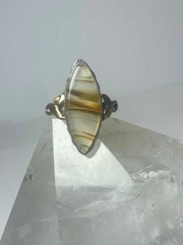 LONG AGATE RING STERLING SILVER DETAILED W 10K WOMEN GIRLS: LONG AGATE RING STERLING SILVER DETAILED W 10K WOMEN GIRLS Long Agate ring sterling silver detailed w 10K women girls signed Clark and Combs Size 5.25 Weight 3g Length 7/8" Width 3/8" Thinest part 1/8