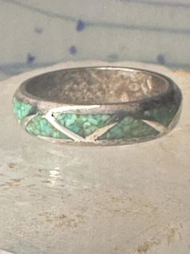 VINTAGE ZUNI WEDDING BAND TURQUOISE SIZE 9.50 BAND STERLING SILVER WOMEN MEN: VINTAGE ZUNI WEDDING BAND TURQUOISE SIZE 9.50 BAND STERLING SILVER WOMEN MEN Vintage Zuni wedding band turquoise chips size 9.50 band sterling silver women men Size 9.50 Weight. 4.4g Width 7/32"