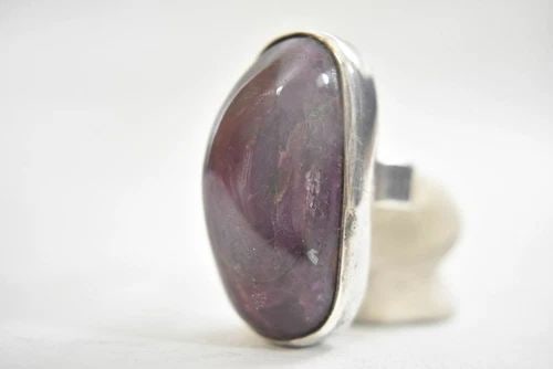 RUBY RING LONG BULKY STERLING SILVER BOHO WOMEN SIZE 7: RUBY RING LONG BULKY STERLING SILVER BOHO WOMEN SIZE 7 Ruby ring long bulky sterling silver boho women Ruby is a purplish red Size 7 Weight 23.8g length of the stone 1 7/16" Width of the band in back 