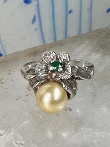 FLOWER RING FRESHWATER PEARL BAND GREEN STONE ART DECO SIZE 5 STERLING SILVER WO: FLOWER RING FRESHWATER PEARL BAND GREEN STONE ART DECO SIZE 5 STERLING SILVER WO Flower ring Freshwater Pearl band green stone Art Deco Size 5 Sterling Silver women Size 5 Weight 3.4g Length 3/8 " Wid