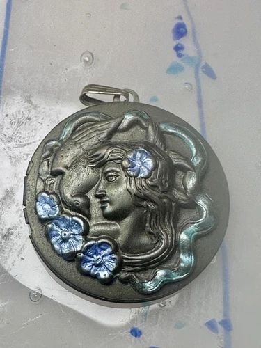 ROUND LOCKET LADY FACE W FLOWERS AND LONG FLOWING HAIR (1 of 2)