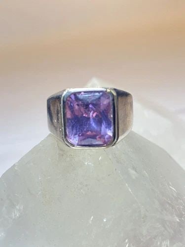 PURPLE ICE SIZE 7 RING COCKTAIL STERLING SILVER MEN WOMEN: PURPLE ICE SIZE 7 RING COCKTAIL STERLING SILVER MEN WOMEN Purple Ice ring cocktail sterling silver men women Changes color from pink to light purple depending on lighting Size 7 Weight 7.8g Length. 1/