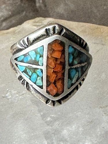 CIGAR BAND RING SIZE 4 PINKY TURQUOISE CORAL CHIPS SOUTHWESTERN STERLING SILVER: CIGAR BAND RING SIZE 4 PINKY TURQUOISE CORAL CHIPS SOUTHWESTERN STERLING SILVER Cigar band ring size 4 pinky turquoise coral chips southwestern sterling silver women Size 4 Weight 7.7g Widest part. 5/