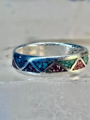 ZUNI RING WEDDING BAND TURQUOISE CORAL CHIPS STERLING SILVER SIZE 7.75 WOMEN MEN: ZUNI RING WEDDING BAND TURQUOISE CORAL CHIPS STERLING SILVER SIZE 7.75 WOMEN MEN Zuni ring Wedding band turquoise coral chips sterling silver size 7.75 women men Size 7.75 Weight 3.8g Width 3/16"