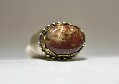 POLLACK RING SOUTHWEST NATURAL EARTH STERLING SILVER WOMEN: POLLACK RING SOUTHWEST NATURAL EARTH STERLING SILVER WOMEN Pollack ring southwest Natural earth sterling silver women Detailed with scalloped brass edging around the stone Size 8 Weight 13.9g Widest p