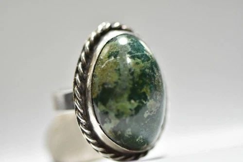 GREENISH TURQUOISE RING DOMED STONE STERLING SILVER MEN WOMEN SIZE 6: GREENISH TURQUOISE RING DOMED STONE STERLING SILVER MEN WOMEN SIZE 6 Greenish Turquoise ring domed stone Sterling Silver men women Size 6 Weight 10.4g Widest part of ring 1 1/8" Thinnest part o\f band