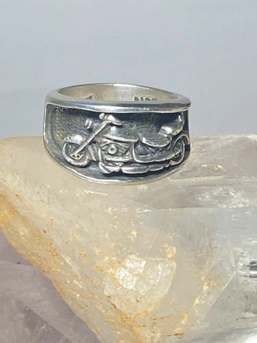 MOTORCYCLE RING BIKER BAND STERLING SILVER WOMEN MEN: MOTORCYCLE RING BIKER BAND STERLING SILVER WOMEN MEN Motorcycle Ring Biker Band sterling silver women men by Ott Size 6.50 Between a size 6.50 and. size 6.75 Weight 8.6g Widest part of band 1/2" Thinn
