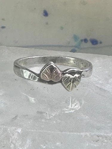 BLACK HILLS GOLD RING HEART STACKER BAND LEAVES SIZE 6.75 STERLING SILVER WOMEN: BLACK HILLS GOLD RING HEART STACKER BAND LEAVES SIZE 6.75 STERLING SILVER WOMEN Black Hills Gold ring heart stacker band leaves size 6.75 sterling silver women Size 6.75 Weight. 2.3g Length 1/4" Width