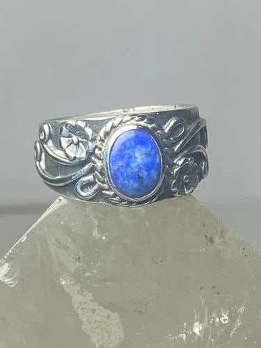 BLUE LAPIS RING SIZE 7.75 SOUTHWEST BAND STERLING SILVER WOMEN GIRLS: BLUE LAPIS RING SIZE 7.75 SOUTHWEST BAND STERLING SILVER WOMEN GIRLS Blue Lapis ring southwest band sterling silver women girls Size 7.75 Weight 6.4g Widest part . 3/8" Thinnest part 3/16"