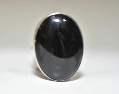 ONYX RING SOUTHWEST STERLING SILVER GIRLS WOMEN SIZE 6.50: ONYX RING SOUTHWEST STERLING SILVER GIRLS WOMEN SIZE 6.50 o)nyx ring southwest sterling silver girls women stone is in perfect shape- photos are not size 6.50 weight 12.5g Widest part of band 1 3/8" T