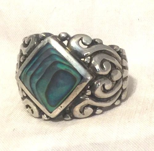 VINTAGE STERLING SILVER ABALONE RING SIZE 5.5 7.6G: VINTAGE STERLING SILVER ABALONE RING SIZE 5.5 7.6G Vintage Sterling Silver Abalone Ring Size 5.5 Weight 7.6g Widest Part of the Band 11/16" Thinnest Part of the Band 7/32" Free First Class shipping an