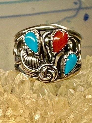 TURQUOISE RING SOUTHWEST BAND CORAL STERLING SILVER SIZE 5.75 WOMEN SIGNED: TURQUOISE RING SOUTHWEST BAND CORAL STERLING SILVER SIZE 5.75 WOMEN SIGNED Turquoise ring Southwest band coral sterling silver size 5.75 women signed Size 5.75 Weight 5.1g Length 1" Width 1/2" Thinnes