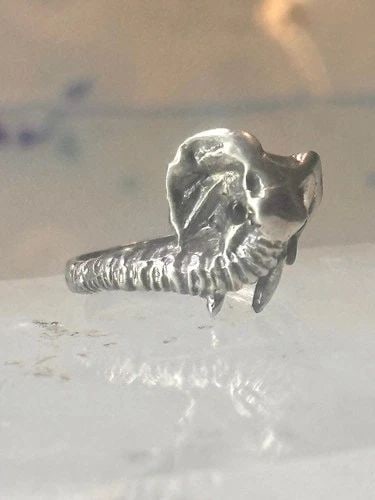 VINTAGE ELEPHANT RING SIZE 4 DELICATE BAND STERLING SILVER PINKY WOMEN GIRLS: VINTAGE ELEPHANT RING SIZE 4 DELICATE BAND STERLING SILVER PINKY WOMEN GIRLS Vintage Elephant ring size 4 delicate band sterling silver pinky women girls Size 4 Weight 2g Width 1/2" Thinnest part of b