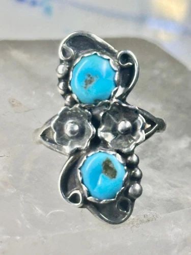 NAVAJO LONG RING TURQUOISE SIZE 8.50 STERLING SILVER WOMEN GIRLS: NAVAJO LONG RING TURQUOISE SIZE 8.50 STERLING SILVER WOMEN GIRLS Navajo long ring turquoise size 8.50 sterling silver women girls Signed ID Size 8.50 Weight 4.4g Length. 1 1/8" Width 1/2" Thinnest par