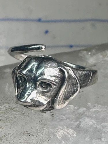 VINTAGE DOG RING PUPPY BAND SIZE 7.50 STERLING SILVER WOMEN GIRLS: VINTAGE DOG RING PUPPY BAND SIZE 7.50 STERLING SILVER WOMEN GIRLS Vintage dog ring puppy band size 7.50 sterling silver women girls Weight 4.4g Width. 1/2" Thinnest part of band in back 3/32"