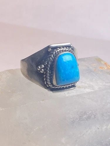TURQUOISE RING SIZE 6.25 BOHO STERLING SILVER WOMEN: TURQUOISE RING SIZE 6.25 BOHO STERLING SILVER WOMEN Turquoise ring boho sterling silver women Size 6.25 Between a size 6.25 and a size 6.50 Weight 4.2g Length 5/8" Width 1/4" Thinnest part of band 1/8