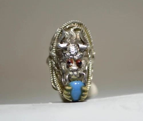 SILVER DRAGON RING BLUE GLASS BOHO VINTAGE STERLING SILVER WOMEN: SILVER DRAGON RING BLUE GLASS BOHO VINTAGE STERLING SILVER WOMEN Silver Dragon ring blue glass Boho sterling silver women Size 6.25 Between a Size 6.25 and Size 6.50 Weight 7.8g Widest part of band 1 