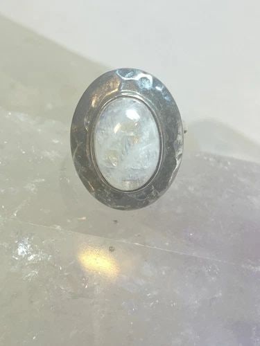 MOONSTONE RING SIZE 5.75 OVAL BAND STERLING SILVER WOMEN GIRLS: MOONSTONE RING SIZE 5.75 OVAL BAND STERLING SILVER WOMEN GIRLS Moonstone ring oval band sterling silver women girls by DDD Size 5.75 Weight 7.5g Length. 7/8" Width. 5/8" Thinnest 1/8"