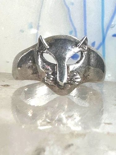 CAT RING FACE SIGNED CBP 925 SIZE 8 STERLING SILVER WOMEN GIRLS: CAT RING FACE SIGNED CBP 925 SIZE 8 STERLING SILVER WOMEN GIRLS Cat ring face signed CBP 925 size 8 sterling silver women girls Size 8 Weight 4.8g Width. 1/2" Thinnest part of band 1/8"