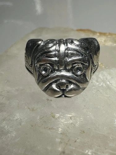 BULLDOG RING DOG BAND SIZE 9.75 STERLING SILVER WOMEN MEN: BULLDOG RING DOG BAND SIZE 9.75 STERLING SILVER WOMEN MEN Bulldog ring dog band size 9.75 sterling silver women men Size 9.75 Between a size 9.75 and a size 10 Weight. 6.4g Width 1/2" Thinnest pat of 