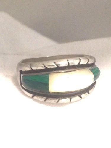 VINTAGE STERLING SILVER SOUTHWEST TRIBAL RING MALACHITE MOP SIZE 8.5 2.9G: VINTAGE STERLING SILVER SOUTHWEST TRIBAL RING MALACHITE MOP SIZE 8.5 2.9G Vintage Sterling Silver Tribal Malachite MOP Southwest Ring Size 8.50 Weight 7.9g Widest Part of Band 1/2" Thinnest Part of Ba
