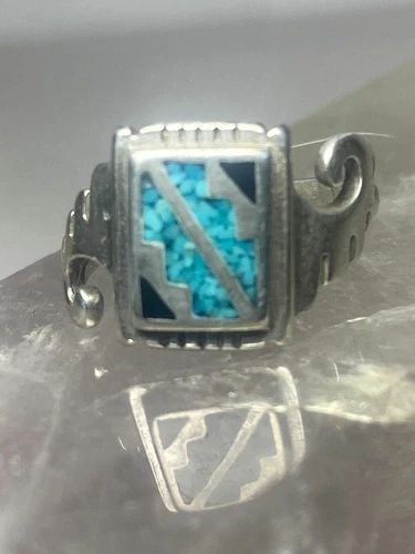 TURQUOISE CHIPS RING SOUTHWEST ONYX BAND STERLING SILVER WOMEN GIRLS: TURQUOISE CHIPS RING SOUTHWEST ONYX BAND STERLING SILVER WOMEN GIRLS Turquoise chips ring southwest onyx band sterling silver women men Size 7.25 Between a size 7.25 and a size 7.50 Weight 4.3g Length