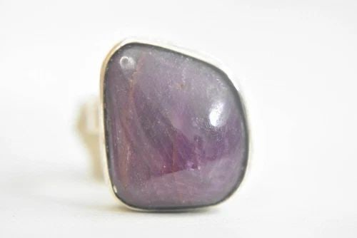 RUBY RING OBLONG BULKY STERLING SILVER BOHO WOMEN SIZE 9: RUBY RING OBLONG BULKY STERLING SILVER BOHO WOMEN SIZE 9 Ruby ring oblong bulky sterling silver boho women Ruby is a purplish red Size 9 Between a Size 9 and a Size 9.25 Weight 19g length of the stone