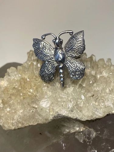 BUTTERFLY RING INSECT BAND STERLING SILVER BAND WOMEN: BUTTERFLY RING INSECT BAND STERLING SILVER BAND WOMEN Butterfly ring insect band sterling silver band women Size 7 Between a size 7 and a size 7.25 Weight 5.9g Length. 1 1/8" Width 1" Thinnest part 1/