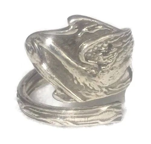VINTAGE STORK MARSH BABY SHOWER SPOON RING STERLING SILVER RING SIZE 8.25 ADJ: VINTAGE STORK MARSH BABY SHOWER SPOON RING STERLING SILVER RING SIZE 8.25 ADJ Vintage Stork in the Marsh Sterling Silver Spoon Ring Size 8.25 Slightly Adjustable Weight 8.5g Widest Part of the Ring 3/