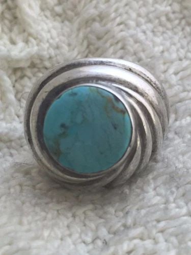 VINTAGE STERLING SILVER SOUTHWEST TRIBAL RING TURQUOISE SIZE 5.5 9.7G: VINTAGE STERLING SILVER SOUTHWEST TRIBAL RING TURQUOISE SIZE 5.5 9.7G Vintage Sterling Silver Southwest Tribal Ring Turquoise Size 5.5 Weight 9.7g Length 23/32" Width 17/32" Free First Class shipping 