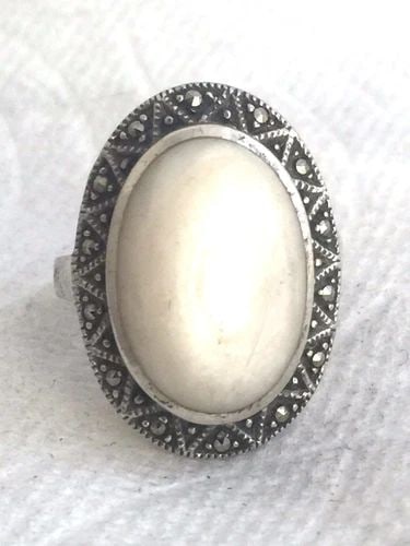 MOP MARCASITES RING SIZE 6 6.3G ART DECO VINTAGE STERLING SILVER: MOP MARCASITES RING SIZE 6 6.3G ART DECO VINTAGE STERLING SILVER Vintage Sterling Silver MOP Marcasites Ring Size 6 Weight 6.3g Length 31/32" Width 9/16" Free First Class shipping and postal insurance
