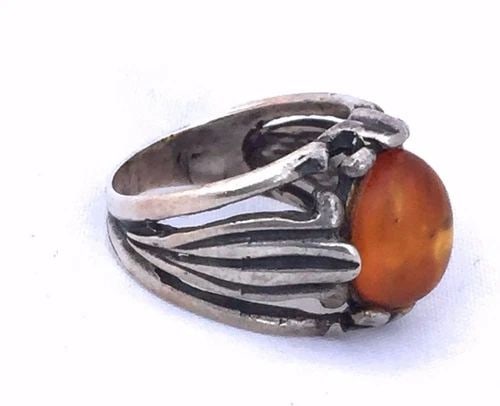 VINTAGE STERLING SILVER AMBER RING HANDMADE SIZE 6 6.1G: VINTAGE STERLING SILVER AMBER RING HANDMADE SIZE 6 6.1G Vintage Sterling Silver Amber Ring Handmade Pinky Size 5.75 . Between a size 5.75 and a size 6 Weight 6.1g Length 1/2" Width 3/8"