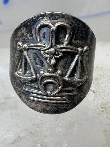 SCALES RING LIBRA LAW LAWYER BAND SIZE 6 STERLING SILVER WOMEN: SCALES RING LIBRA LAW LAWYER BAND SIZE 6 STERLING SILVER WOMEN Scales ring Libra Law lawyer band size 6 sterling silver women Size 6 adjustable Weight. 3.6g Width 3/4" Thinnest pat of band 1/4"