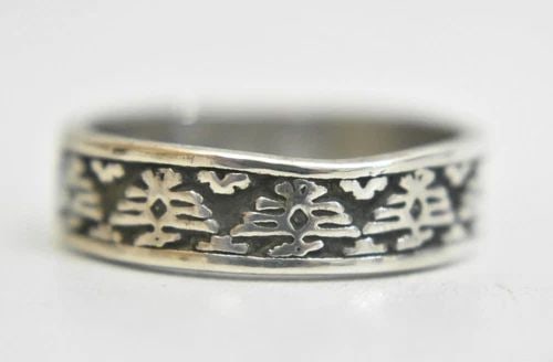 PHOENIX RING TRIBAL BAND STERLING SILVER WEDDING MEN SIZE 11.75: PHOENIX RING TRIBAL BAND STERLING SILVER WEDDING MEN SIZE 11.75 Phoenix ring tribal band sterling silver men Size 11.75 Weight 5.5g Band width 1/4" Delivered in a gift box Free Postal shipping and ins
