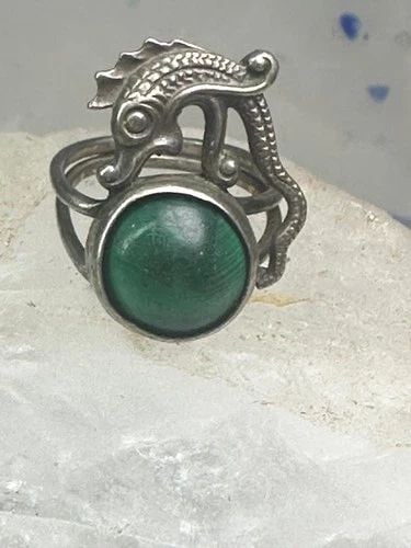 SEAHORSE RING MALACHITE SIZE 4 PINKY BAND STERLING SILVER WOMEN GIRLS: SEAHORSE RING MALACHITE SIZE 4 PINKY BAND STERLING SILVER WOMEN GIRLS Seahorse ring Malachite size 4 pinky band sterling silver women girls Size 4 Weight 5g length. 7/8" Width 1/2" Thinnest part of ba