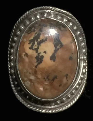VINTAGE JASPER CIGAR BAND STERLING SILVER BOHO RING SIZE 8.75 WOMEN: VINTAGE JASPER CIGAR BAND STERLING SILVER BOHO RING SIZE 8.75 WOMEN Vintage Jasper Sterling Silver 925 Ring AS IS At the Top or Bottom edge of the ring is slightly asymmetrical - Curves Out on one Edg
