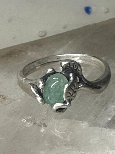 FLORAL RING GREEN STONE LEAVES FLORAL BAND SIZE 6.50 WOMEN GIRLS: FLORAL RING GREEN STONE LEAVES FLORAL BAND SIZE 6.50 WOMEN GIRLS Floral ring sterling silver ring leaves green stone band size 6.50 women girls Size 6.50 Weight 3.2g Length 3/8" Widest 1/4"" Width 1/8