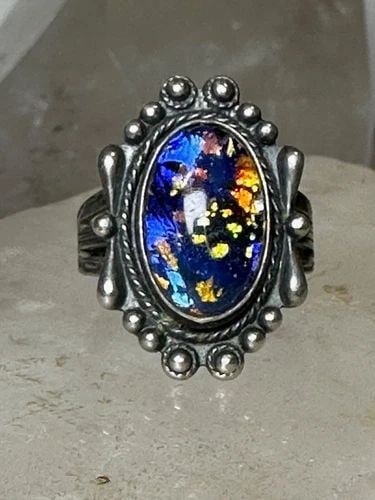 FOIL ART RING SOUTHWEST SIZE 5.75 STERLING SILVER WOMEN: FOIL ART RING SOUTHWEST SIZE 5.75 STERLING SILVER WOMEN Foil Art ring Southwest size 5.75 sterling silver women Size 5.75 Between a size 5.75 and a size 6 Weight 8.1g Length 7/8" Widest part 5/8" Thin