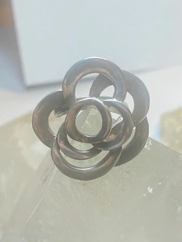 FLOWER RING FLORAL STERLING SILVER WOMEN GIRLS: FLOWER RING FLORAL STERLING SILVER WOMEN GIRLS Flower ring floral sterling silver women girls Size 5.75 Weight 8.9g Length 1. 1/4" Width 318" Thinnest back of band 5/32"