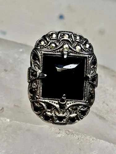 ONYX RING ART DECO SIZE 5.75 MRCASITES MOURNING STERLING SILVER WOMEN: ONYX RING ART DECO SIZE 5.75 MRCASITES MOURNING STERLING SILVER WOMEN Onyx ring Art Deco size 5.75 marcasites mourning sterling silver women AS IS - One side is missing the prong but stone is still st
