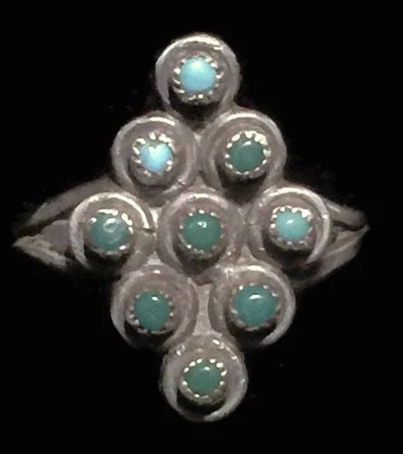 VINTAGE STERLING SILVER SOUTHWEST PETITE POINT TURQUOISE PINKY RING SIZE 4.5 2.6: VINTAGE STERLING SILVER SOUTHWEST PETITE POINT TURQUOISE PINKY RING SIZE 4.5 2.6 Vintage Sterling Silver Southwest Tribal Turquoise Ring Diamond Shaped Petite Point Size 4.5 Weight 2.6g<