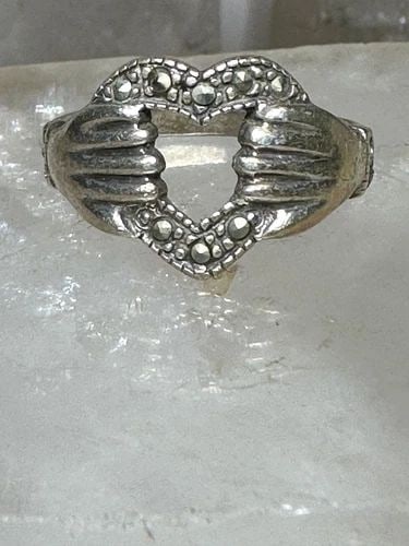 HAND HOLDING HEART RING MARCASITE SIZE 6.50 LEAVES BAND STERLING SILVER WOMEN: HAND HOLDING HEART RING MARCASITE SIZE 6.50 LEAVES BAND STERLING SILVER WOMEN Hand holding heart ring marcasite size 6.50 leaves band sterling silver women Size 6.50 Between a size 6.50 and a size 6.7