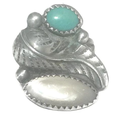VINTAGE TURQUOISE MOP STERLING SILVER SOUTHWEST TRIBAL RING SIZE 6.25 6.8G: VINTAGE TURQUOISE MOP STERLING SILVER SOUTHWEST TRIBAL RING SIZE 6.25 6.8G Vintage Turquoise Mother of Pearl MOP Sterling Silver Southwest Tribal Ring Size 6.25 Weight 6.8g Length 1 1/16" Width 3/4"