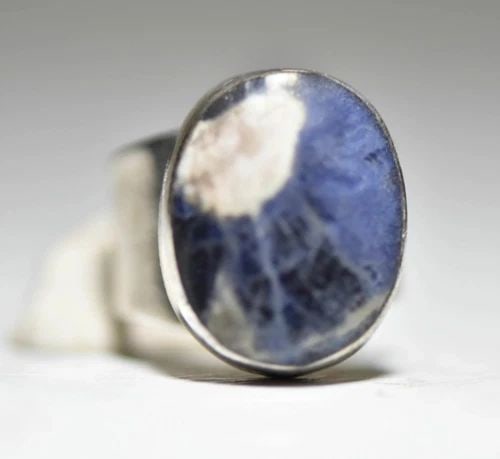 SODALITE RING SOUTHWEST MEXICO PINKY BAND TRIBAL STERLING SILVER WOMEN GIRLS: SODALITE RING SOUTHWEST MEXICO PINKY BAND TRIBAL STERLING SILVER WOMEN GIRLS Sodalite ring southwest Mexico tribal sterling silver women girls Size 6.25 Weight 7.2g Length of front 1 . 3/32" Width of 