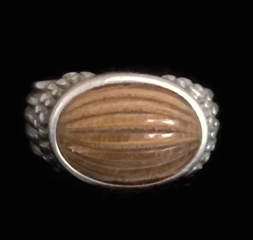 VINTAGE STERLING SILVER FLUTED TIGER EYE RING SIZE 6 7.2G WOMEN: VINTAGE STERLING SILVER FLUTED TIGER EYE RING SIZE 6 7.2G WOMEN Vintage Sterling Silver Tiger Eye Ring Size 6 Between a Size 5.75 and a Size 6 Weight 7.2g Widest Part of Band