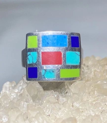TURQUOISE RING SIZE 5.75 CORAL BAND SOUTHWEST STERLING SILVER WOMEN GIRLS: TURQUOISE RING SIZE 5.75 CORAL BAND SOUTHWEST STERLING SILVER WOMEN GIRLS Turquoise ring coral band southwest sterling silver women girls Size 5.75 Between a size 5.75 and a size 6 Weight. 4.1g Length