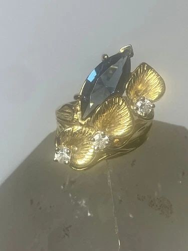 FLORAL RING STERLING BLUE CZ SILVER WOMEN: FLORAL RING STERLING BLUE CZ SILVER WOMEN Floral ring sterling silver blue cz women unknown gold over sterling silver Size 5.50 Weight 8.6g Widest part 1" Thinnest part of band 1/8"