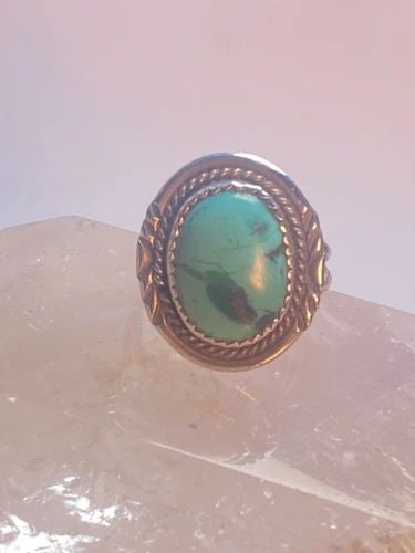 TURQUOISE RING SOUTHWEST STERLING SILVER WOMEN GIRLS SIZE 6: TURQUOISE RING SOUTHWEST STERLING SILVER WOMEN GIRLS SIZE 6 Turquoise ring southwest sterling silver women girls Band is slightly bent Wearable as is Size 6 Weight 5.5g Length. 7/8" Width. 3/4" Thinne