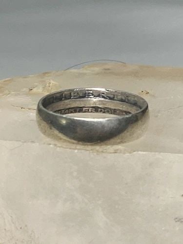 QUARTER DOLLAR RING 1934 TRENCH ART BAND LIBERTY UNITED STATES STERLING SILVER W: QUARTER DOLLAR RING 1934 TRENCH ART BAND LIBERTY UNITED STATES STERLING SILVER W Quarter Dollar ring 1934 trench art band Liberty United States women pinky Size 5.50 Weight 3.1g Band Width 3/16""